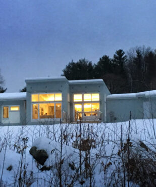 Zum home in the snow
